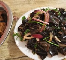 Wood Ear Mushroom and Onion Salad