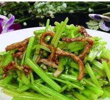 Stir-fried celery with pork