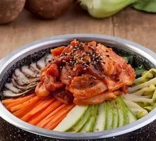 韩式五花肉石锅拌饭