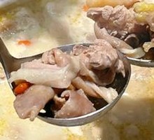White Pepper Pig's Stomach Chicken Soup