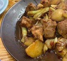Potato and Green Bean Stew with Pork Bones