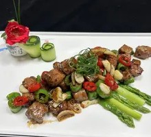 Black Pepper Beef Tenderloin with Asparagus