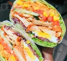 Guan Xiaotong's Vegetable Sandwich