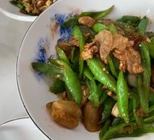 Classic Pepper Stir-Fried Pork