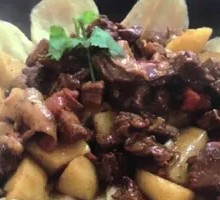 Stewed Beef with Potatoes in Earthen Pot