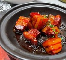 Braised Pork with Wine-Infused Black Rice