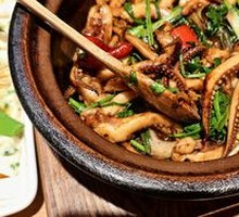 Sauce-Infused Stir-Fried Squid Tentacles