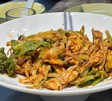 Tear-Split Spicy Pepper Chicken