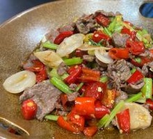 Stir-Fried Beef with Yellow Onion