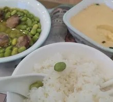 Sausage Steamed with Corn and Peas