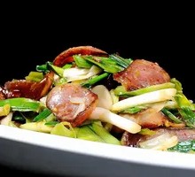 Stir-fried Garlic Chives with Sausage