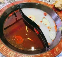 Chengdu Clear Oil Bone Soup Spicy and Mild Hot Pot
