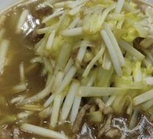 Stir-fried Pork Shreds with Leek Sprouts