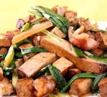 Fried Tofu Cubes with Garlic