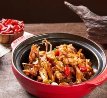 Braised Duck Tongue and Frog in Clay Pot