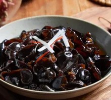 Delicate Mixed Black Moss