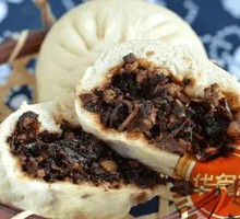 Preserved Vegetable and Pork Bun