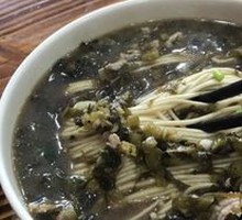 Stewed Intestine with Preserved Vegetable and Pork Noodles