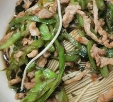 Stir-Fried Pork with Green Pepper Noodles