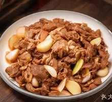Lamb Stir-fried with Garlic