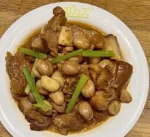 Pork Trotter with Peanuts