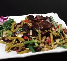 Sour Pickled Beans Stir-fried with Duck Gizzard