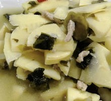 Snow Cabbage and Bamboo Shoot Stir-Fry with Pork Strips
