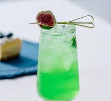 Green Deep Passionfruit Sparkling Water