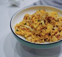 Pickled Radish Stir-fried with Free-range Eggs