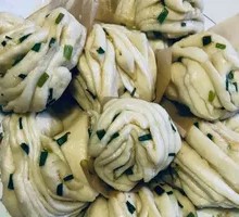 Flower-shaped steamed bun