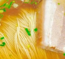 Fried Fish and Braised Pork Noodles