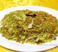 Snow Cabbage and Pork Stir-Fried Rice Noodles