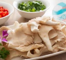 Stir-fried Pork Shreds with Enoki Mushrooms