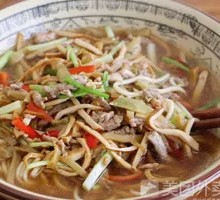 Pickled Cabbage and Pork Noodles