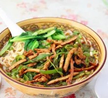 Green Pepper Shredded Pork Noodles