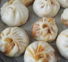 Pork Belly Steamed Bun with Sauce