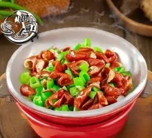 Stir-Fried Green Pepper with Preserved Pork Intestine