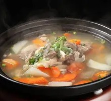 Tomato Clear Soup with Beef Brisket