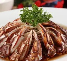 Steamed Crab Claws in Wine