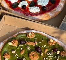 Pistachio Sweet Pizza