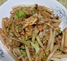 Egg and Pork Stir-fried Rice Noodles