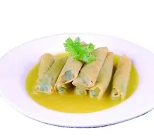 Steamed Tofu Skin Rolls in Superior Soup