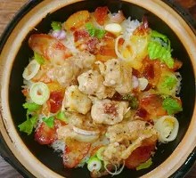 Sausage, Preserved Meat, Fermented Black Beans and Spare Ribs Claypot Rice