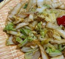 Stir-fried Napa cabbage with pork cracklings