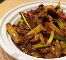 Stir-Fried Beef with Yellow Onion