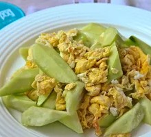 Loofah and Egg Stir-Fry