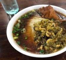 Pickled Cabbage and Pork Noodles