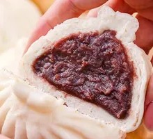 Claw-patterned Pork Lard Red Bean Bun