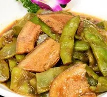 Pork Belly Stewed with String Beans and Potatoes