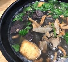 Three-Flavor Duck Blood and Noodle Soup